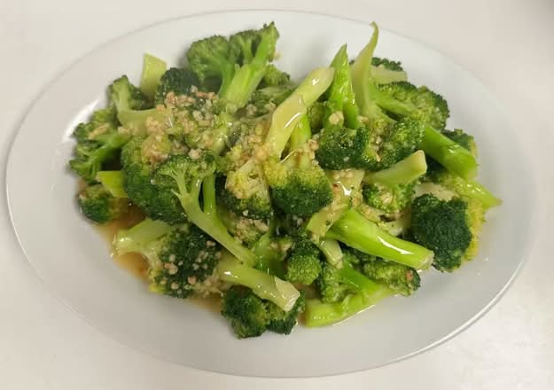 Broccoli with garlic sauce 蒜蓉西兰花